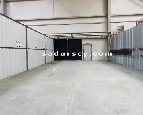 Hala magazynowa 275m 2  bez filarów w Piasecznie, z wjazdem z poziomu 0.   
 
Hala murowana, ogrzewana, ocieplona wełną mineral