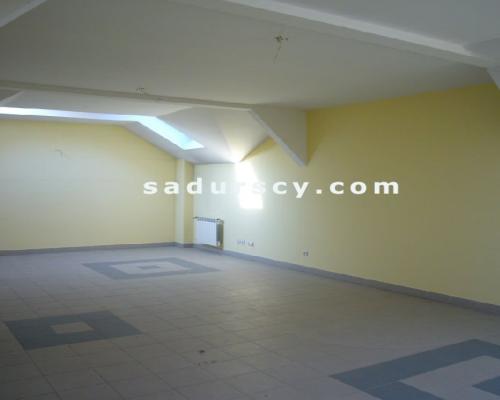 Lokal biurowo-usługowy     80 m 2      w centrum Piaseczna na III piętrze w budynku usługowo-biurowym w ciągu handlowo-usługowy