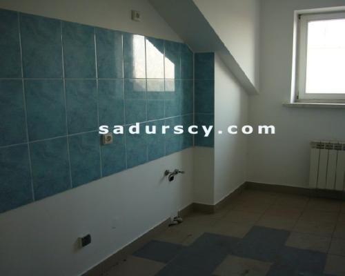 Lokal biurowo-usługowy     80 m 2      w centrum Piaseczna na III piętrze w budynku usługowo-biurowym w ciągu handlowo-usługowy