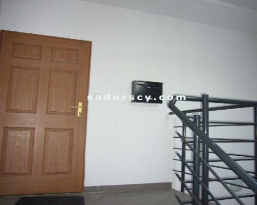 Lokal biurowo-usługowy     80 m 2      w centrum Piaseczna na III piętrze w budynku usługowo-biurowym w ciągu handlowo-usługowy