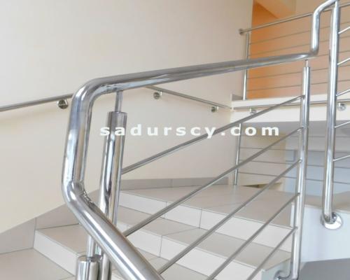 Biuro 60m2 z klimatyzacją, na pierwszym piętrze w Piasecznie, okolice J&oacute;zefosławia.     
 
  Trzy pokoje biurowe z oknam