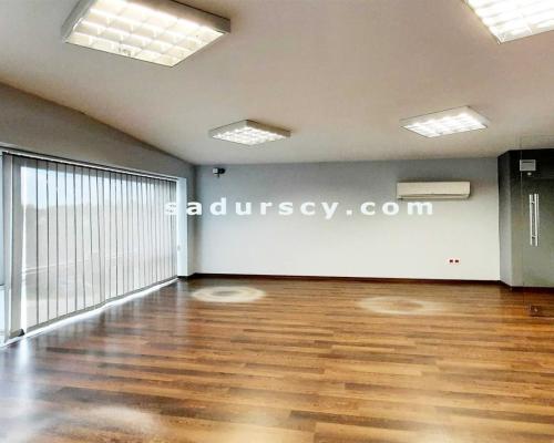 Biuro ok. 112,44m2 w Piasecznie, okolica Józefosławia, z klimatyzacją, monitoringiem, przeszkleniem, parkingiem.   

  Dwie kon