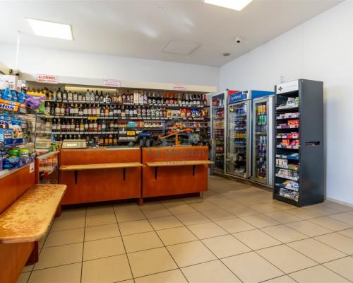 Lokal frontowy do wynajęcia. Dowolna działalność.