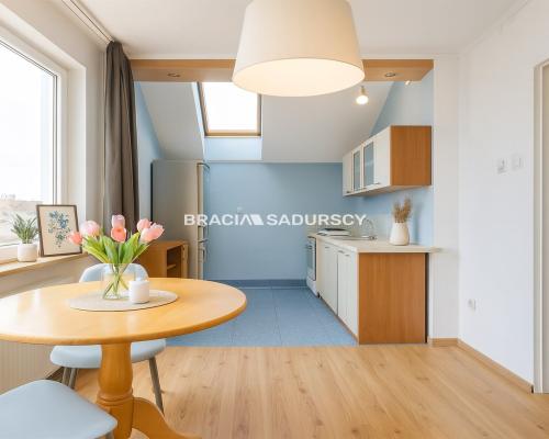 27m2 z piwnicą, klimatyzacją i widokiem na Kopiec