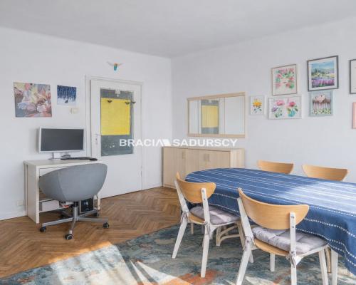 Dwupokojowe jasne mieszkanie w centrum.