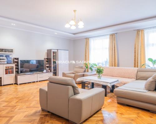 Duże mieszkanie w kamienicy w centrum, po remoncie