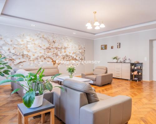 Duże mieszkanie w kamienicy w centrum, po remoncie