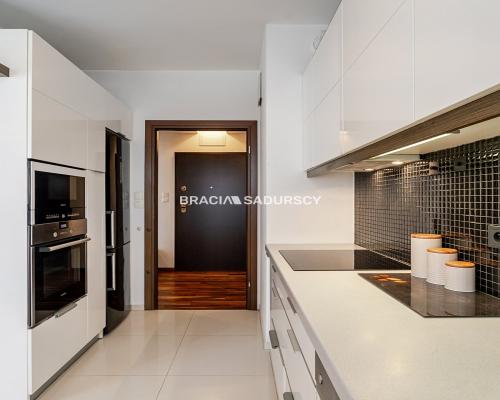 51m2  jasne 2-pok. mieszk. 2 balkony, klima. Bagry