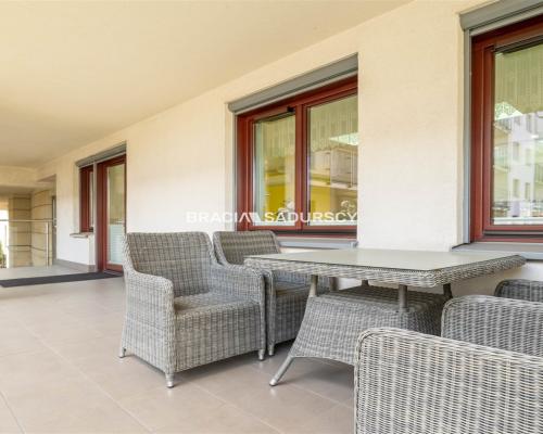 Dwie sypialnie na Ludwinowie, inwestycja z basenem