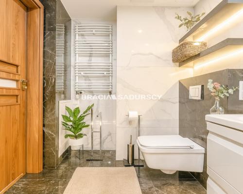 Wygodny elegancki apartament w centrum.