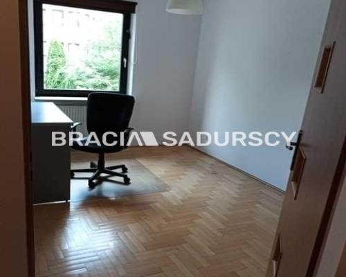 Przestronne 3-pokojowe mieszkanie z balkonem