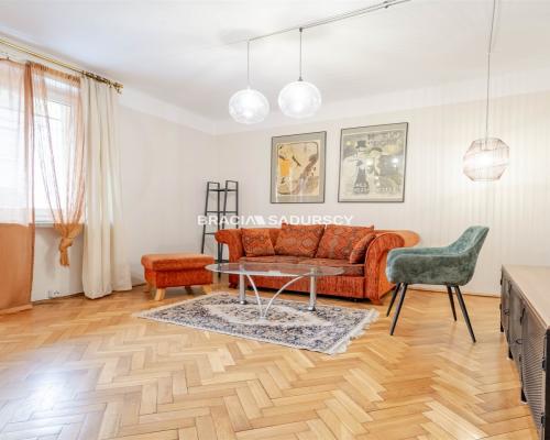 Kameralne mieszkanie blisko centrum.