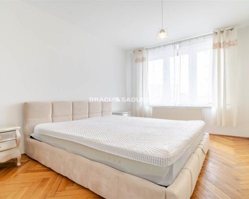 Wygodne mieszkanie w centrum z parkingiem.