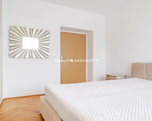 Wygodne mieszkanie w centrum z parkingiem.