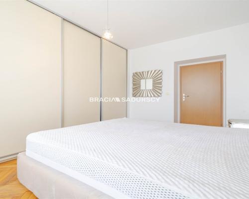 Wygodne mieszkanie w centrum z parkingiem.