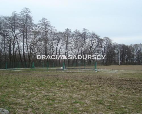 *Zdjęcia należą do właściciela oferty.   
 
Działka inwestycyjna 100 arowa leżąca na terenie przemysłowym w Morawicy. Media: ka