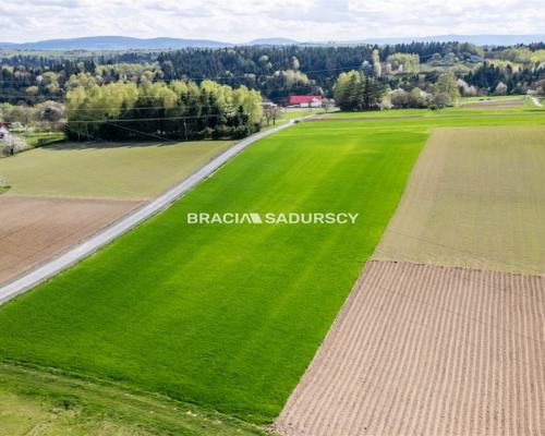 Działka budowlana / 34 + 24 ar