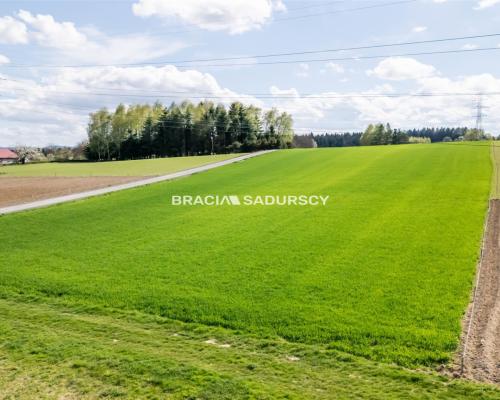 Działka budowlana / 34 + 24 ar