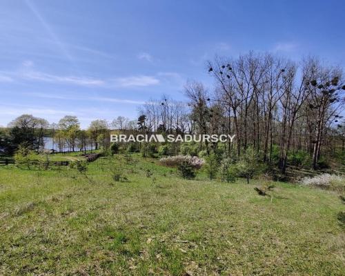 Wyjatkowa działka z własną linią brzegową jeziora.