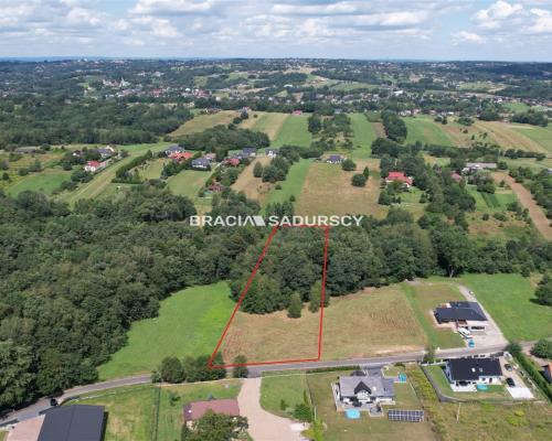 Klimatyczna działka budowlano-leśna w Sieprawiu