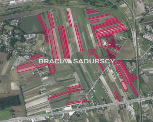 Działka budowlana o pow. 23 ar&oacute;w w Krakowie - Nowej Hucie   
 
Przedmiotem oferty jest działka o nr  323/2    położona w