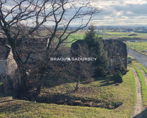 Działka budowlana o pow. 83 ar&oacute;w w Krakowie - Nowej Hucie   
 
Przedmiotem oferty jest działka o nr  301/2    położona w