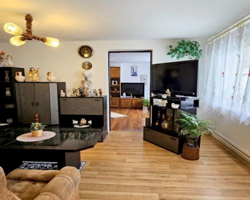 Dom wolnostojący, bud. gosp. i 2 działki