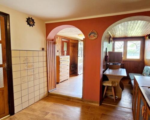 Dom wolnostojący, bud. gosp. i 2 działki