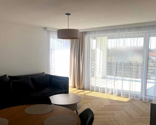 Wynajmę mieszkanie 2 pokojowe ok 40m2 na IIp. ul Wiązana.Mieszkanie nowe wszystkie meble i sprzęt AGD nowe.Kuchnia otwarta na s