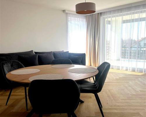 Wynajmę mieszkanie 2 pokojowe ok 40m2 na IIp. ul Wiązana.Mieszkanie nowe wszystkie meble i sprzęt AGD nowe.Kuchnia otwarta na s