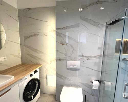 Wynajmę mieszkanie 2 pokojowe ok 40m2 na IIp. ul Wiązana.Mieszkanie nowe wszystkie meble i sprzęt AGD nowe.Kuchnia otwarta na s