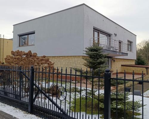 Dwukondygnacyjny dom z ogrodem w Zabrzu