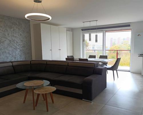 Dwupoziomowe mieszkanie w pobliżu radiostacji