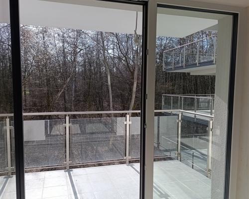 Apartament z dwoma balkonami nowe bud.