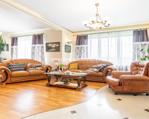 PRZESTRONNY, KLIMATYCZNY DOM NA WIDOKOWEJ DZIALCE