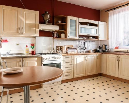 SWOSZOWICE, DOM W ZABUDOWIE BLIŹNIACZEJ, 3 POK