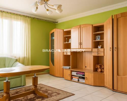 SWOSZOWICE, DOM W ZABUDOWIE BLIŹNIACZEJ, 3 POK