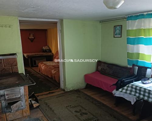 Budynek z lat 70-tych w Targowisku gm.Kłaj