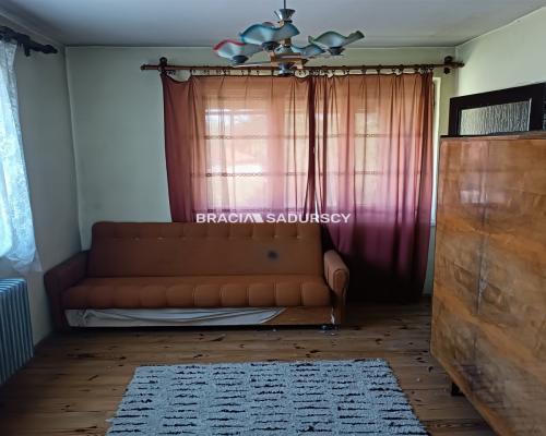 Budynek z lat 70-tych w Targowisku gm.Kłaj