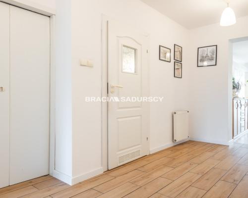 UROKLIWY DOM W BARDZO DOBREJ LOKALIZACJI