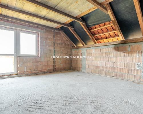 Dom  do własnej aranżacji na dużej działce.