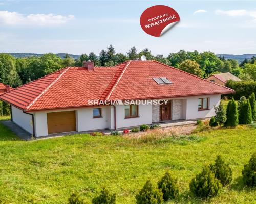 Nowoczesny dom parterowy w Łapanowie