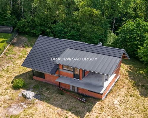 DOM POD LASEM NA WIDOKOWEJ DZIAŁCE