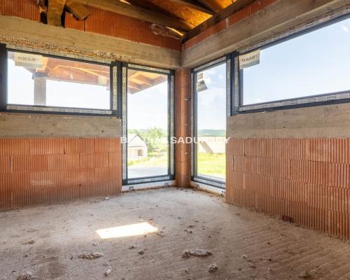 DOM POD LASEM NA WIDOKOWEJ DZIAŁCE