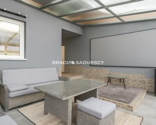 Dom w Wieliczce - wysoki standard - taras - ogród