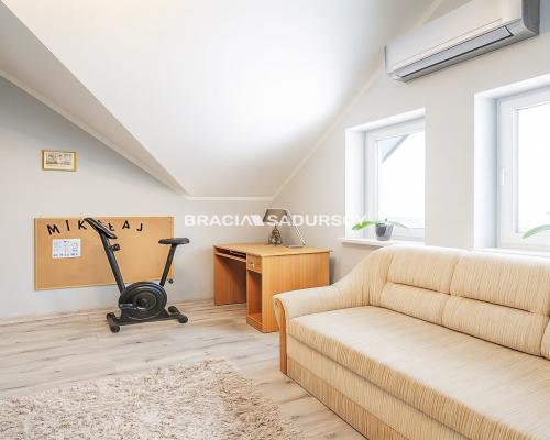 Dom w Wieliczce - wysoki standard - taras - ogród