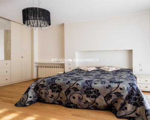 Dwa duże mieszknia + lokal usługowy, wysokie ROI