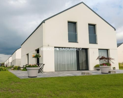 Dom Wolnostojący 140 m2 z tarasem w MNIKOWIE