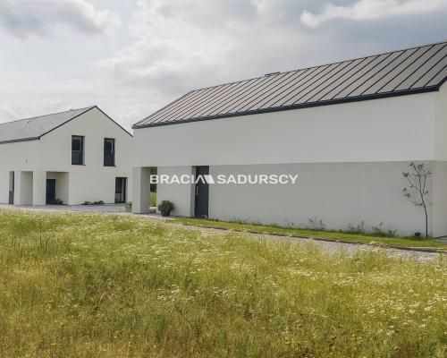 Dom Wolnostojący 140 m2 z tarasem w MNIKOWIE