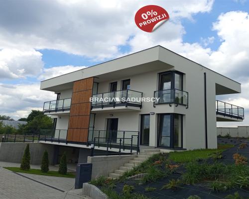 Nowoczesny dom w zielonej okolicy